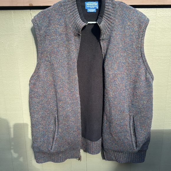 Pendleton Men’s wool vest.  Like new! - Picture 3 of 6